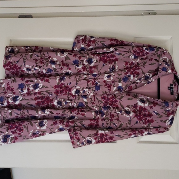 Lulus Dresses & Skirts - NWT Lulu's floral button up dress